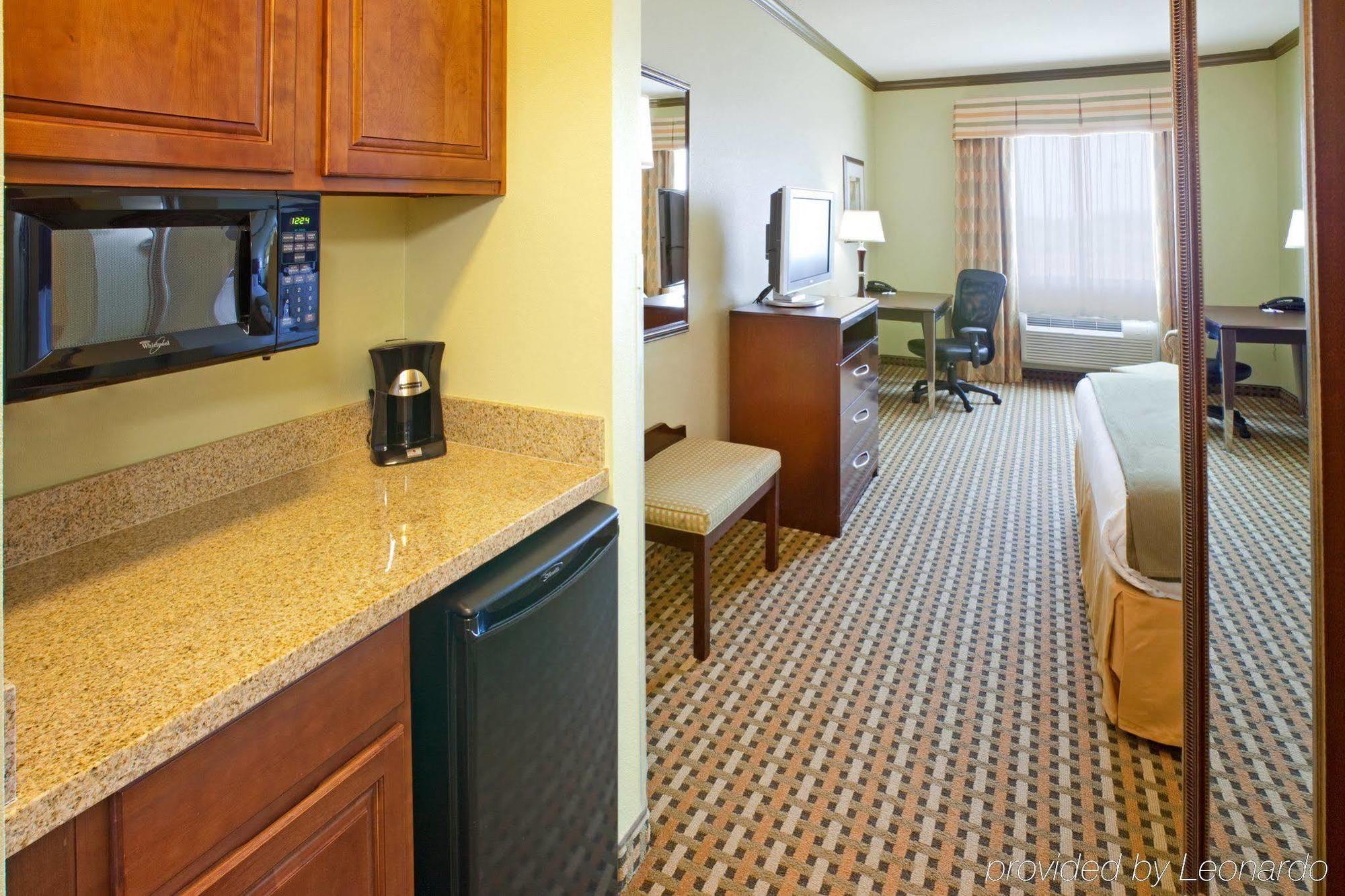 Holiday Inn Express & Suites Fort Worth - Fossil Creek By Ihg Chambre photo